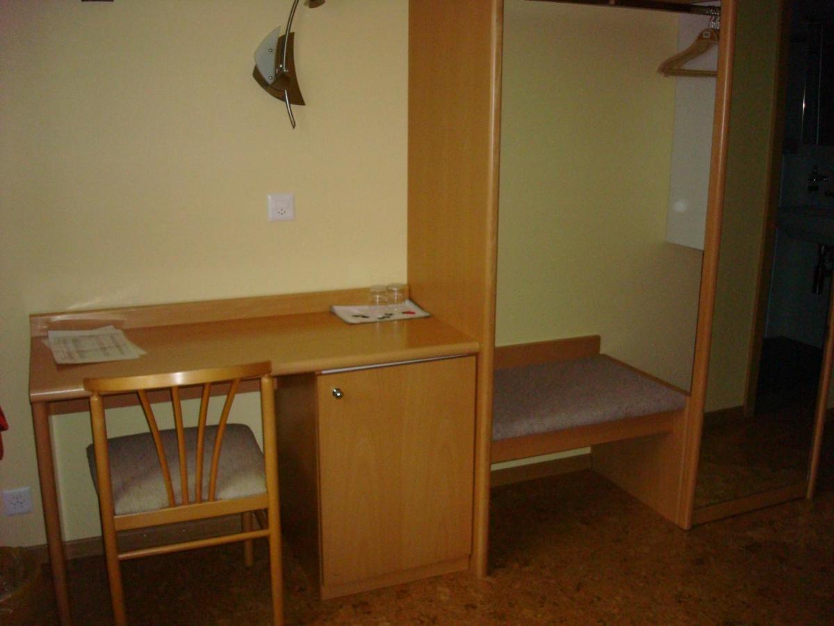 Hotel Gasthof Kreuz Welschenrohr Exteriör bild